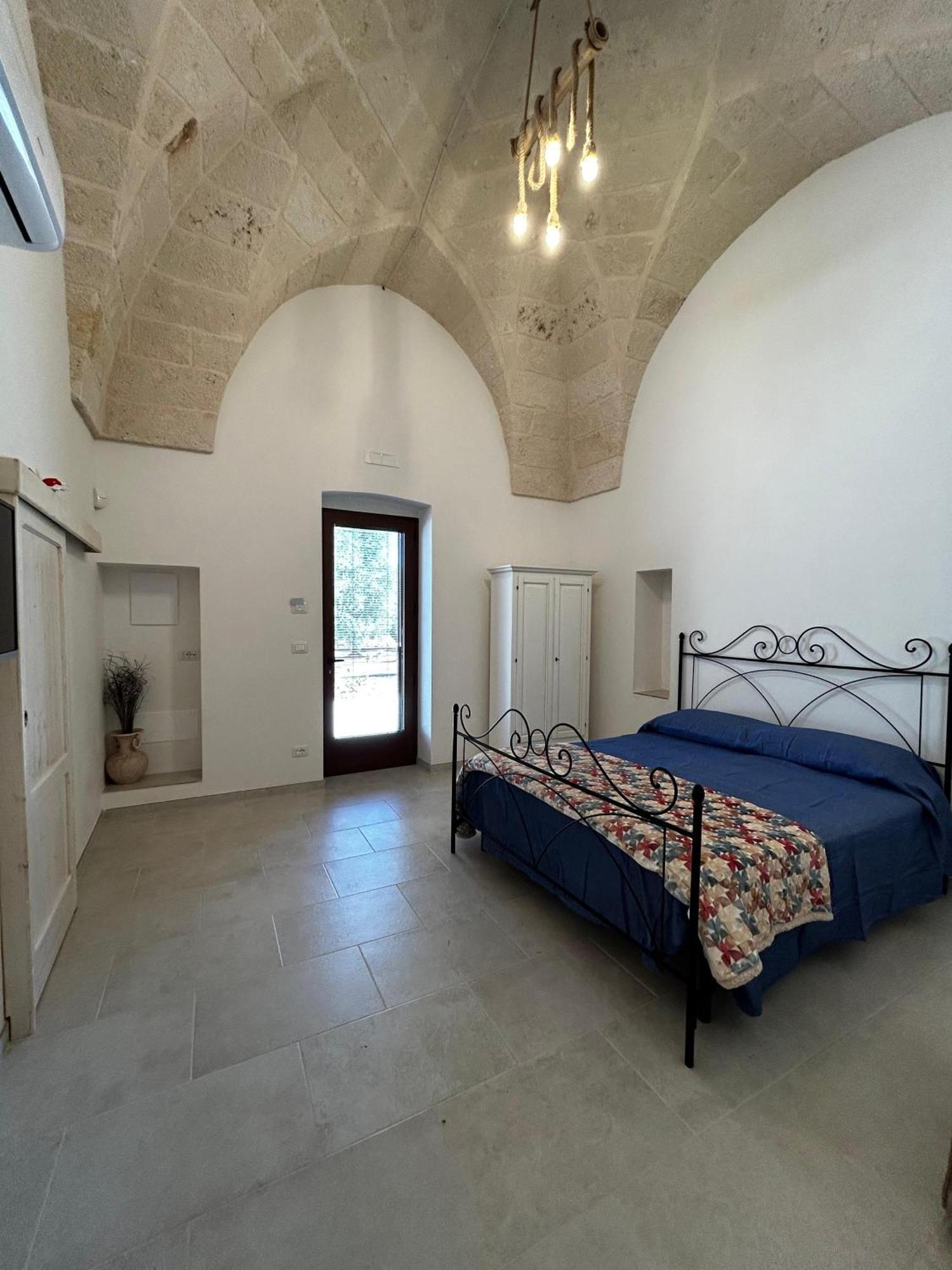ペッツェ・ディ・グレーコ Il Trullo Di Bina Bed & Breakfast エクステリア 写真