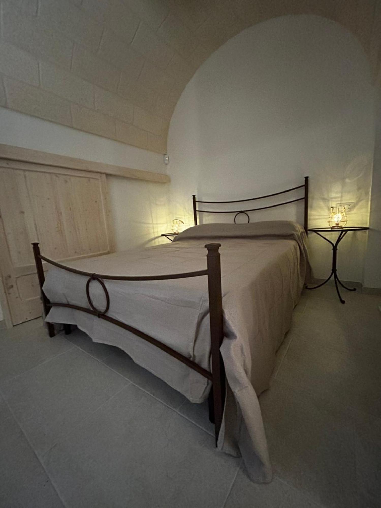 ペッツェ・ディ・グレーコ Il Trullo Di Bina Bed & Breakfast エクステリア 写真