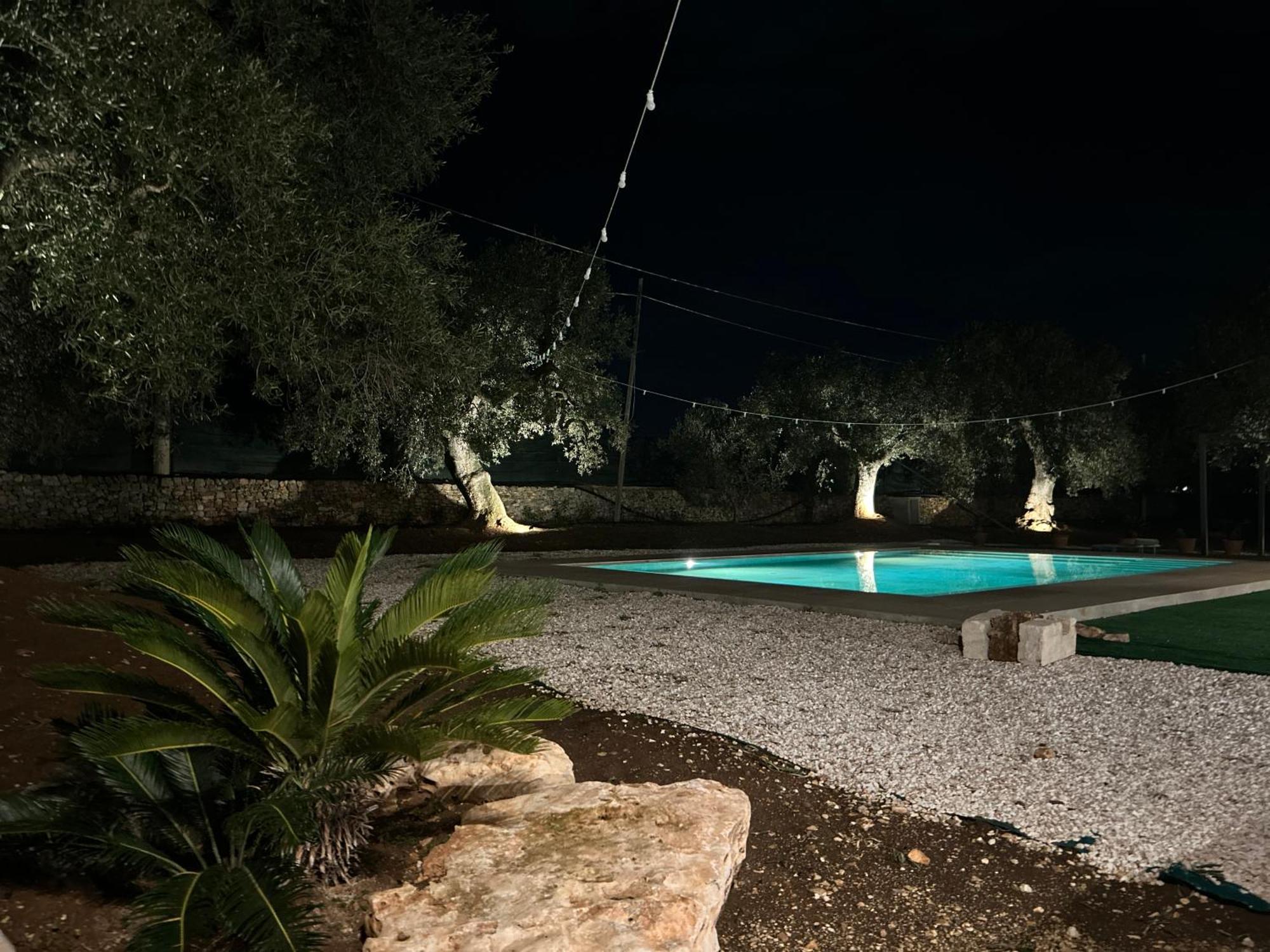 ペッツェ・ディ・グレーコ Il Trullo Di Bina Bed & Breakfast エクステリア 写真