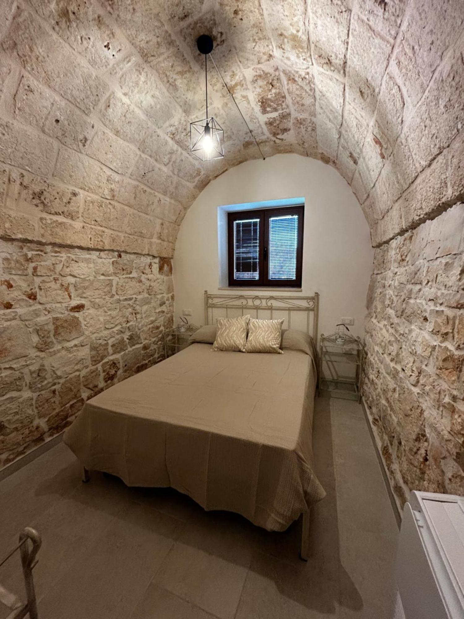 ペッツェ・ディ・グレーコ Il Trullo Di Bina Bed & Breakfast エクステリア 写真